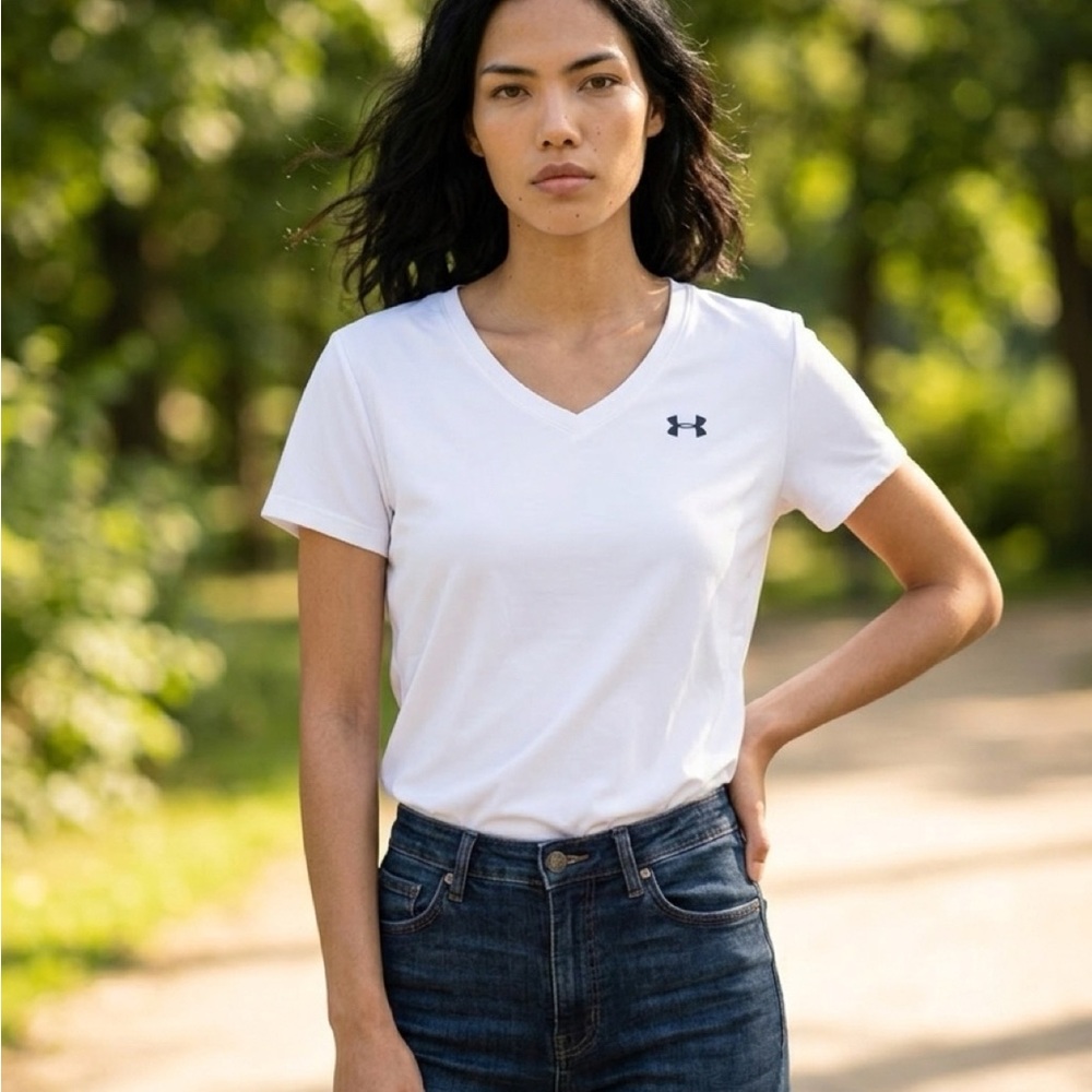 Under Armour Women's White V-Neck Short Sleeve Performance Tee Size M